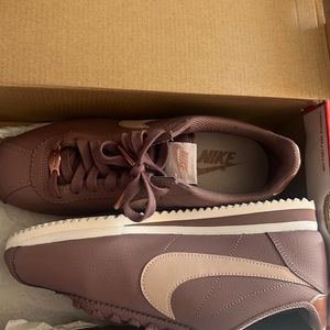 Womens Classic Cortez Leather “Smokey Mauve” Size 7